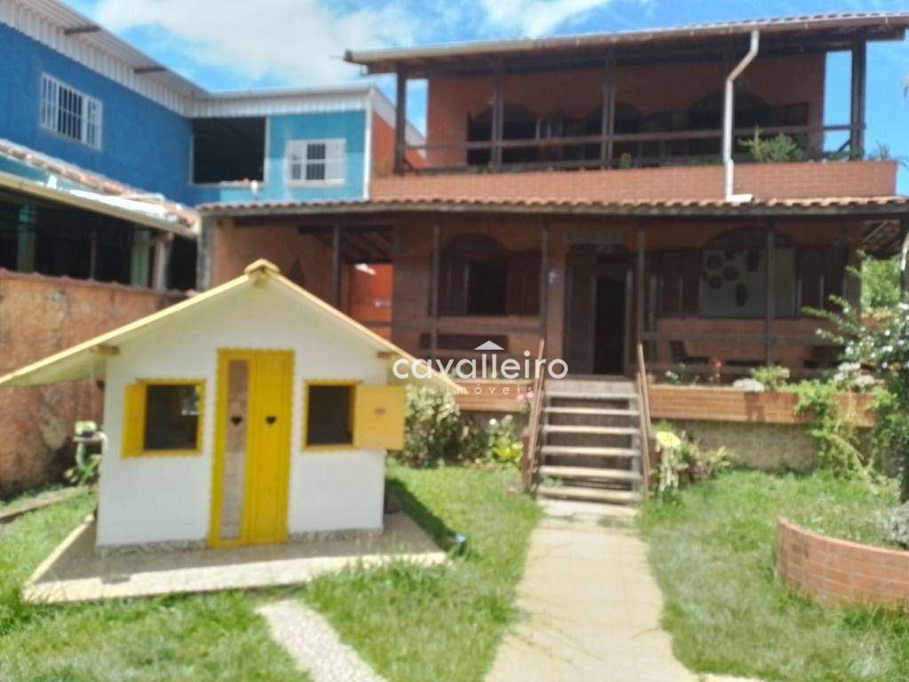 Casa à venda com 6 quartos, 196m² - Foto 1