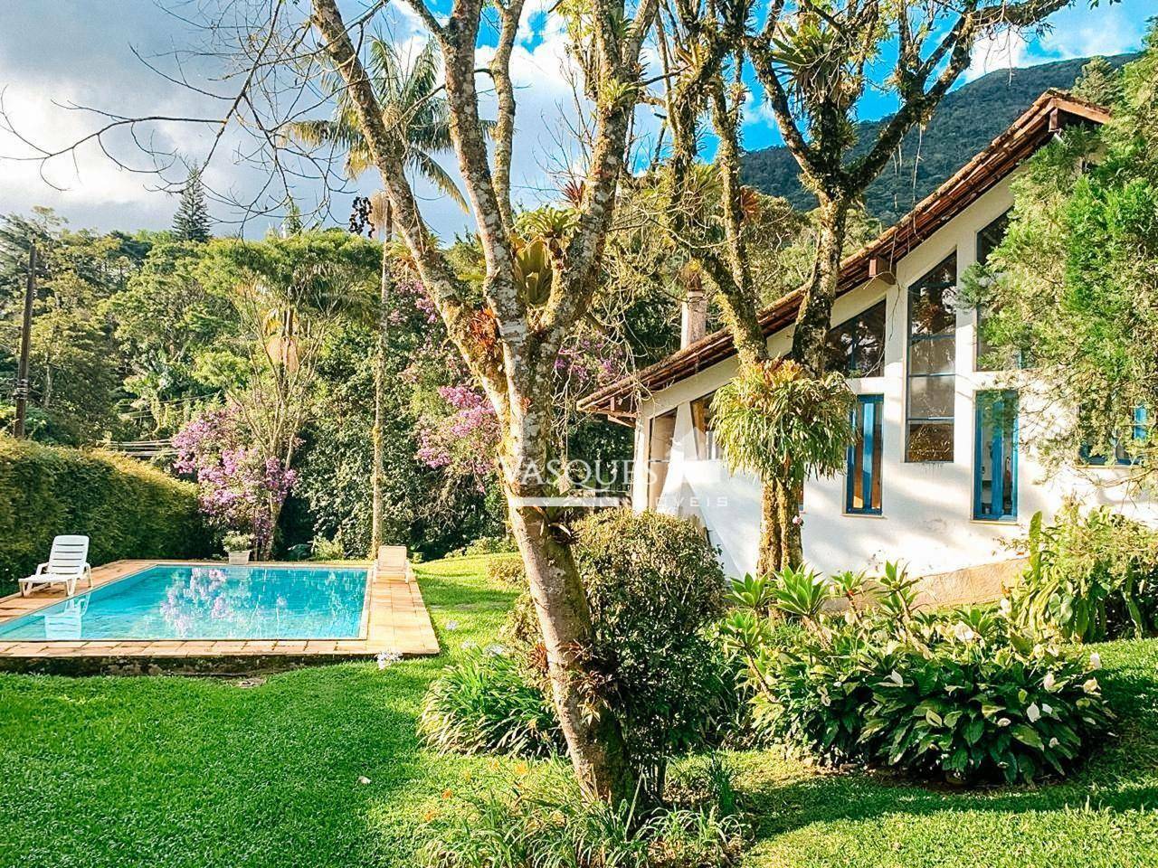 Casa à venda com 3 quartos, 148m² - Foto 1