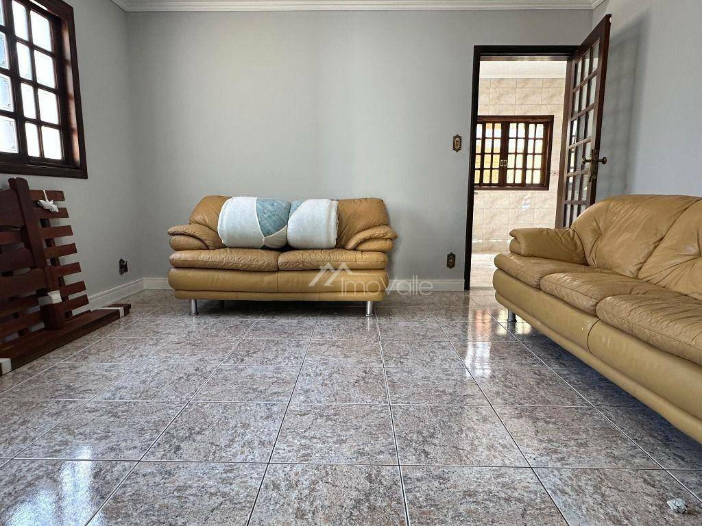 Casa de Condomínio para alugar com 4 quartos, 220m² - Foto 4