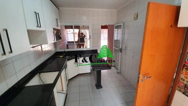 Casa de Condomínio à venda com 3 quartos, 250m² - Foto 1