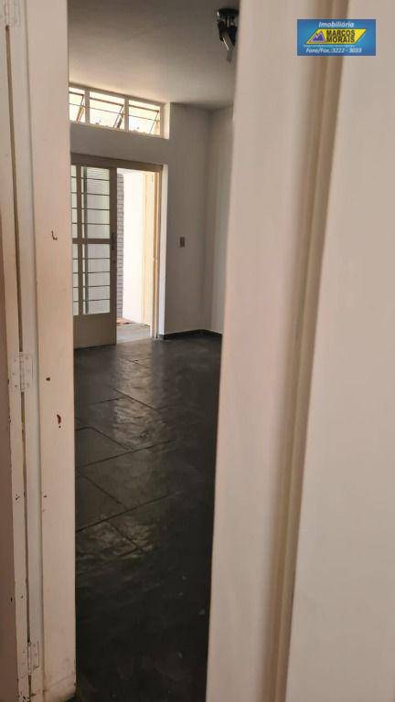 Casa à venda com 3 quartos, 220m² - Foto 7