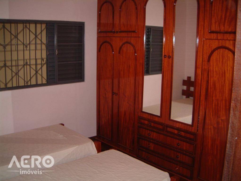 Casa à venda com 5 quartos, 340m² - Foto 15