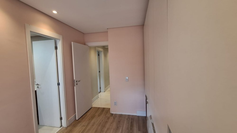 Apartamento à venda com 3 quartos, 1m² - Foto 2