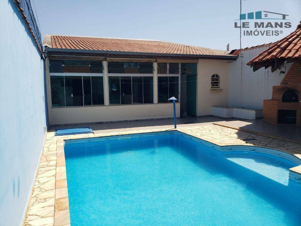 Casa à venda com 2 quartos, 150m² - Foto 1