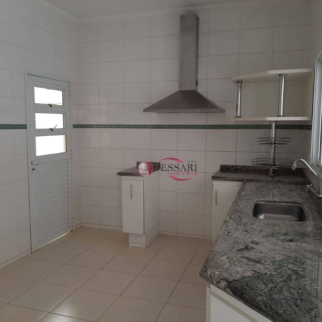 Casa à venda com 3 quartos, 216m² - Foto 8