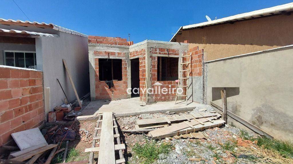 Casa à venda com 2 quartos, 72m² - Foto 1