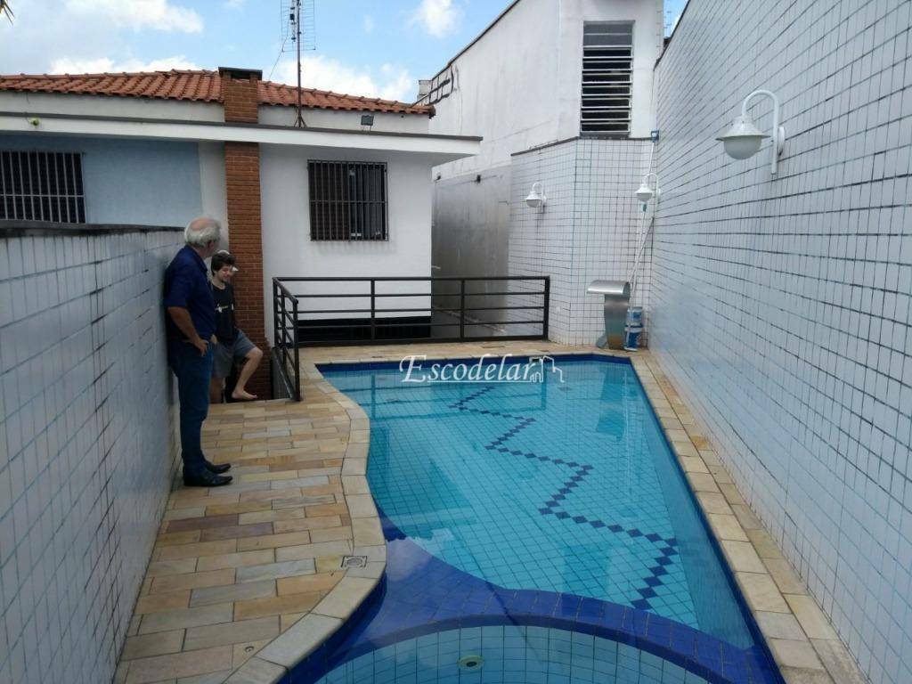 Sobrado à venda com 4 quartos, 200m² - Foto 1