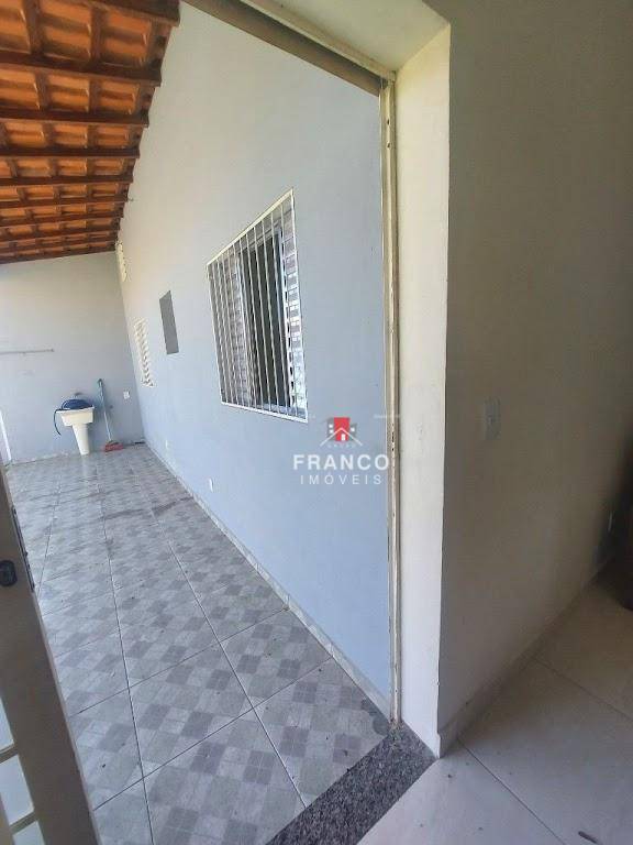 Casa à venda com 2 quartos, 70m² - Foto 13