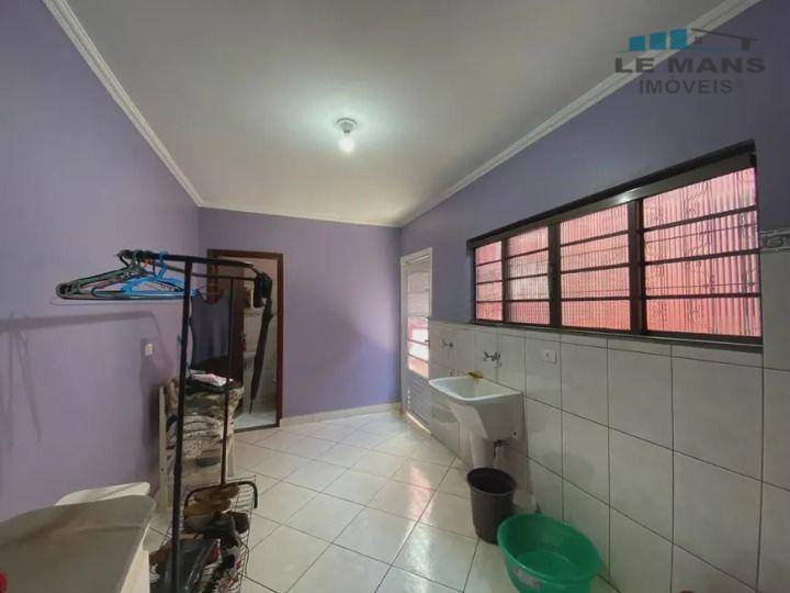 Casa para alugar com 3 quartos, 252m² - Foto 48