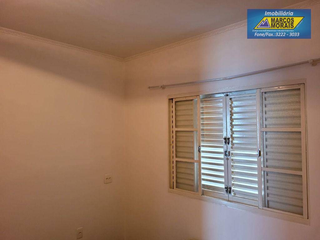 Casa para alugar com 2 quartos, 250m² - Foto 11