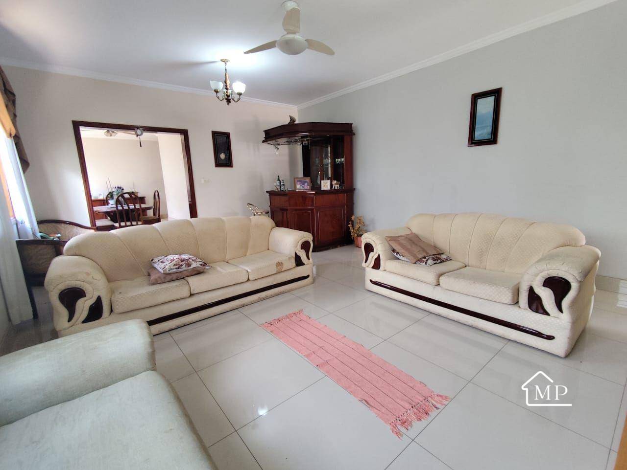 Casa, 3 quartos, 203 m² - Foto 1