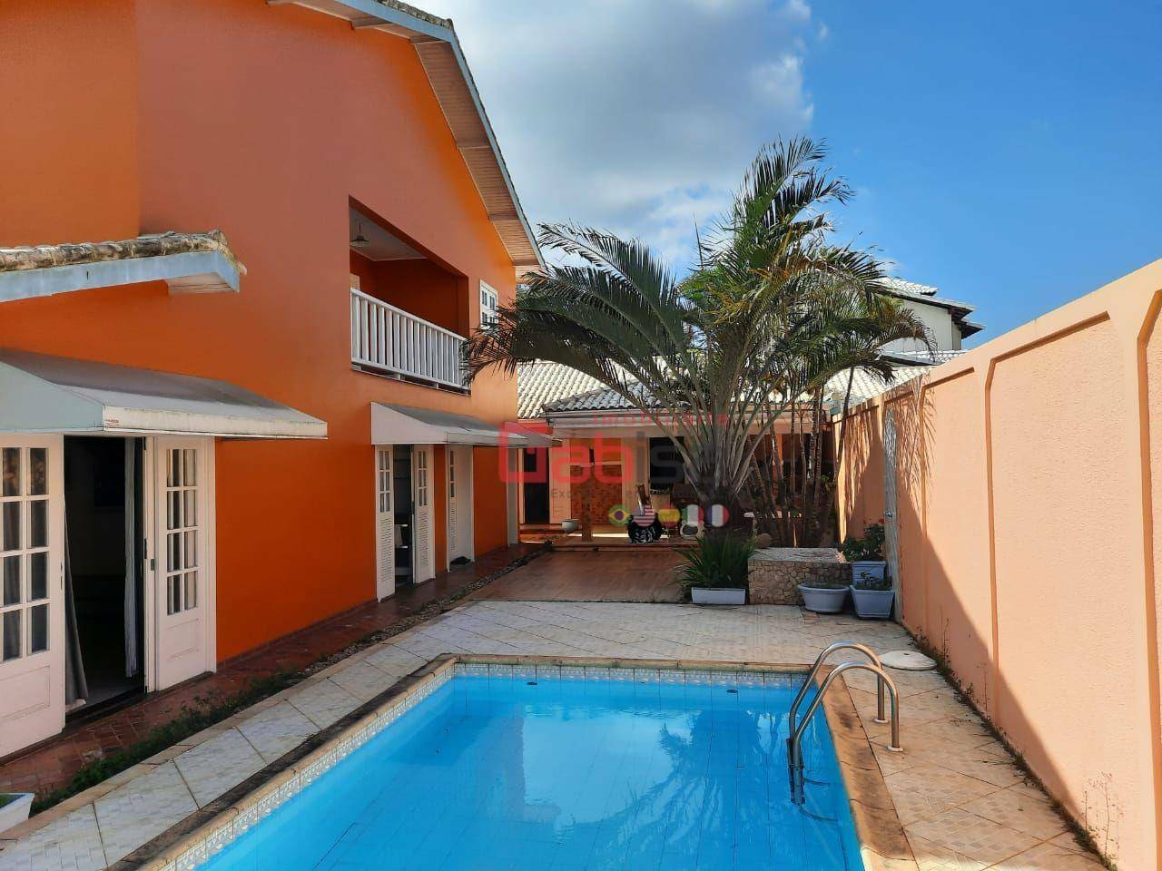 Casa de Condomínio à venda com 5 quartos, 250m² - Foto 1