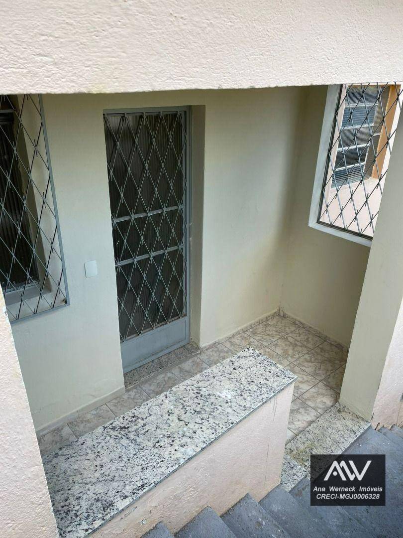 Casa para alugar com 3 quartos, 84m² - Foto 1