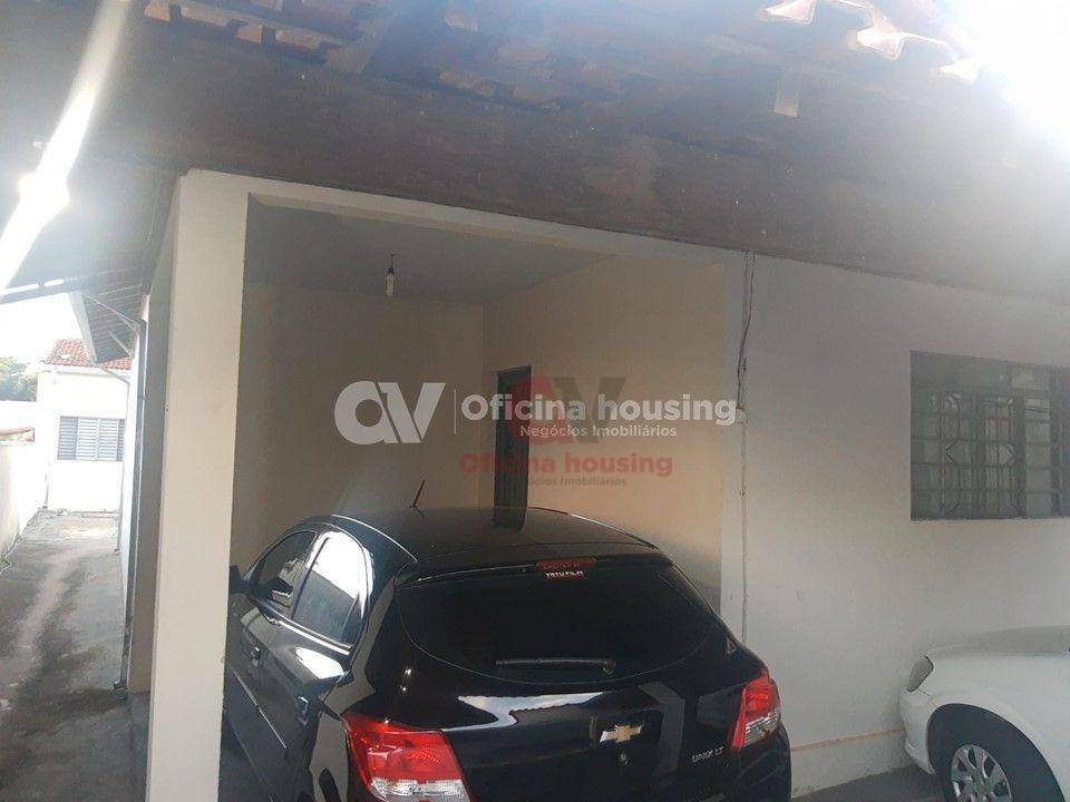 Casa à venda com 4 quartos, 151m² - Foto 1
