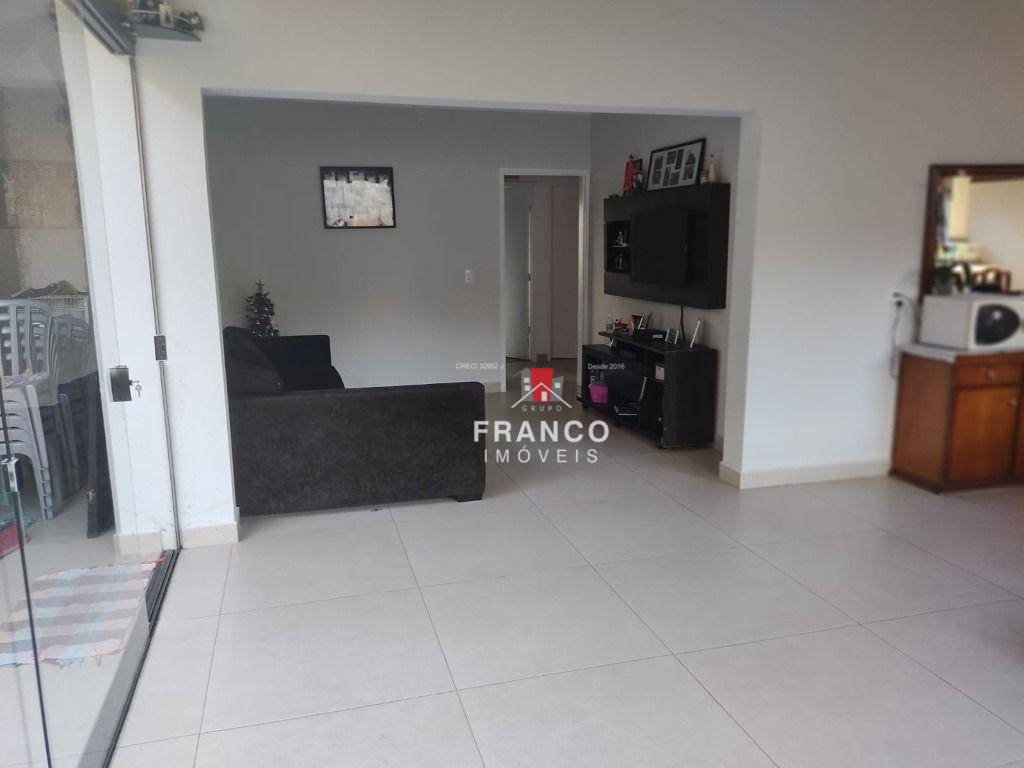 Casa à venda com 3 quartos, 270m² - Foto 10