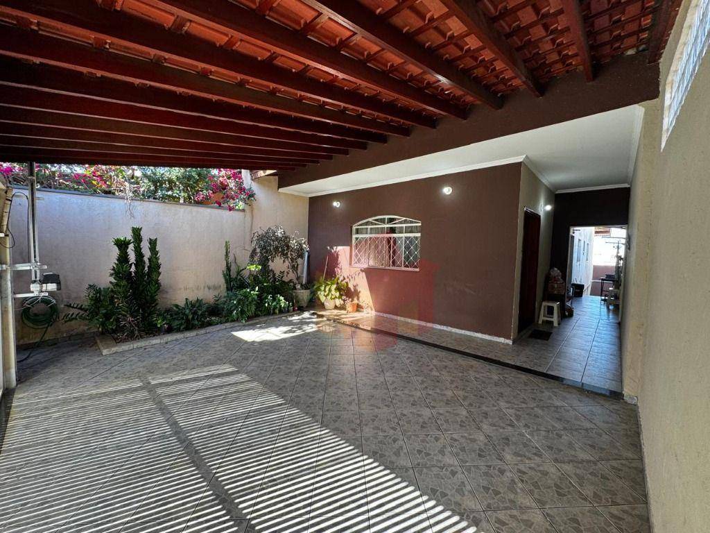 Casa, 3 quartos, 218 m² - Foto 1