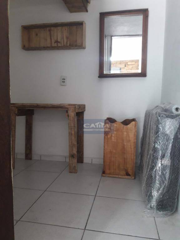 Casa à venda com 8 quartos, 200m² - Foto 3