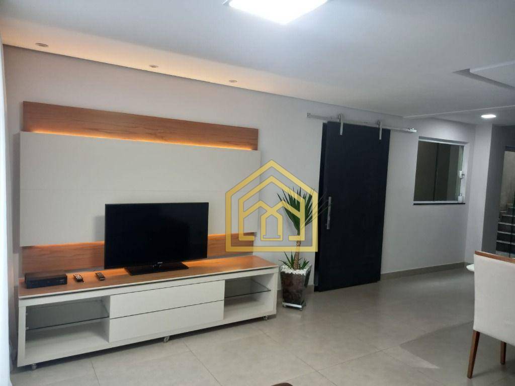 Sobrado à venda com 2 quartos, 200m² - Foto 3