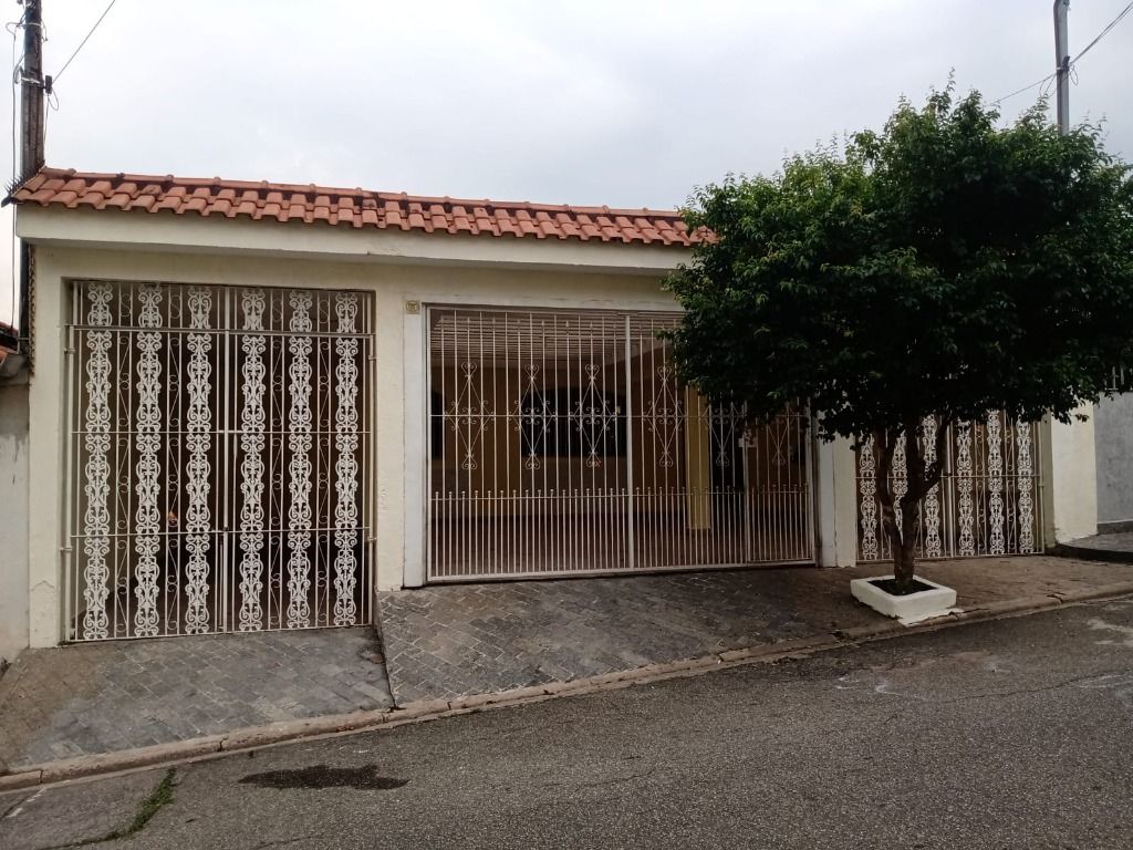 Casa para alugar com 3 quartos, 230m² - Foto 1