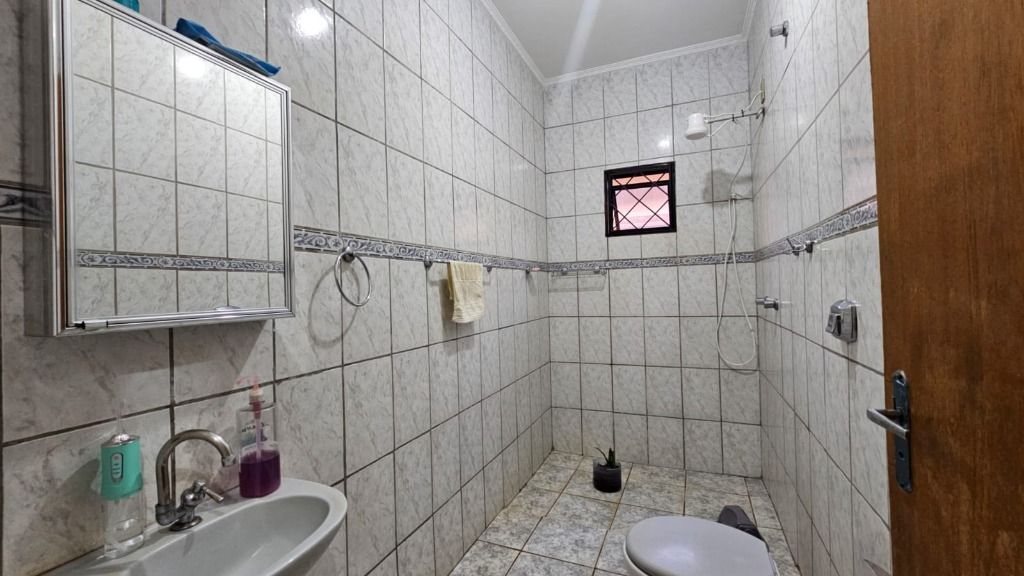 Casa à venda com 5 quartos, 196m² - Foto 9