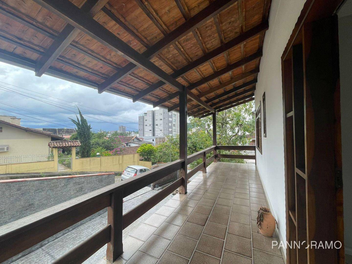 Casa para alugar com 3 quartos, 240m² - Foto 18