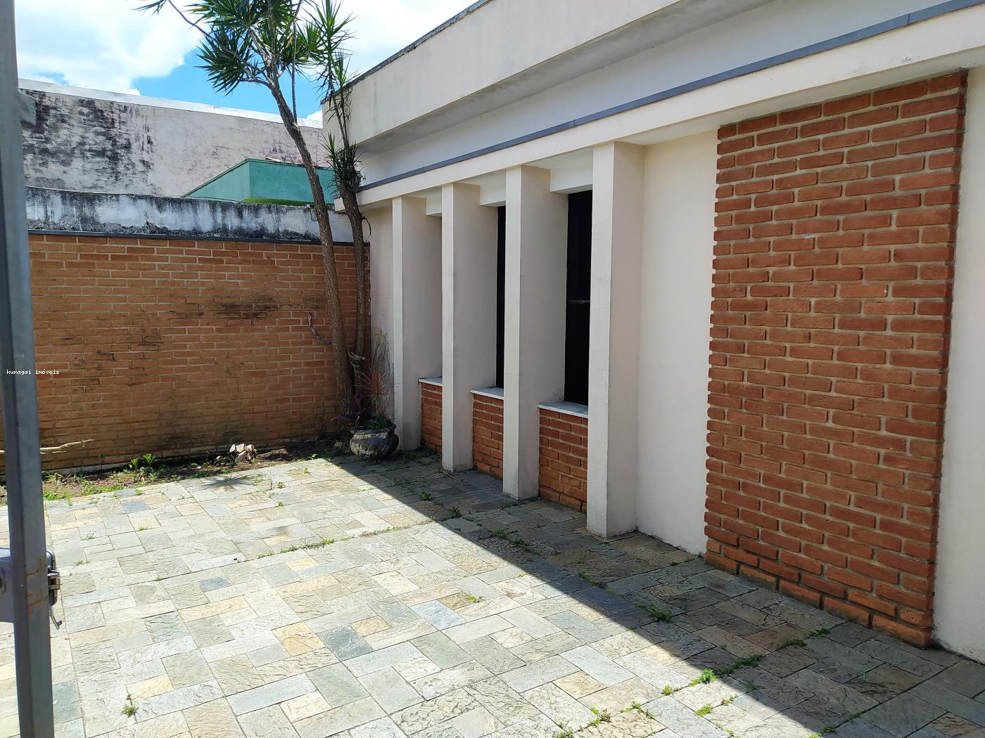 Casa à venda com 3 quartos, 300m² - Foto 2