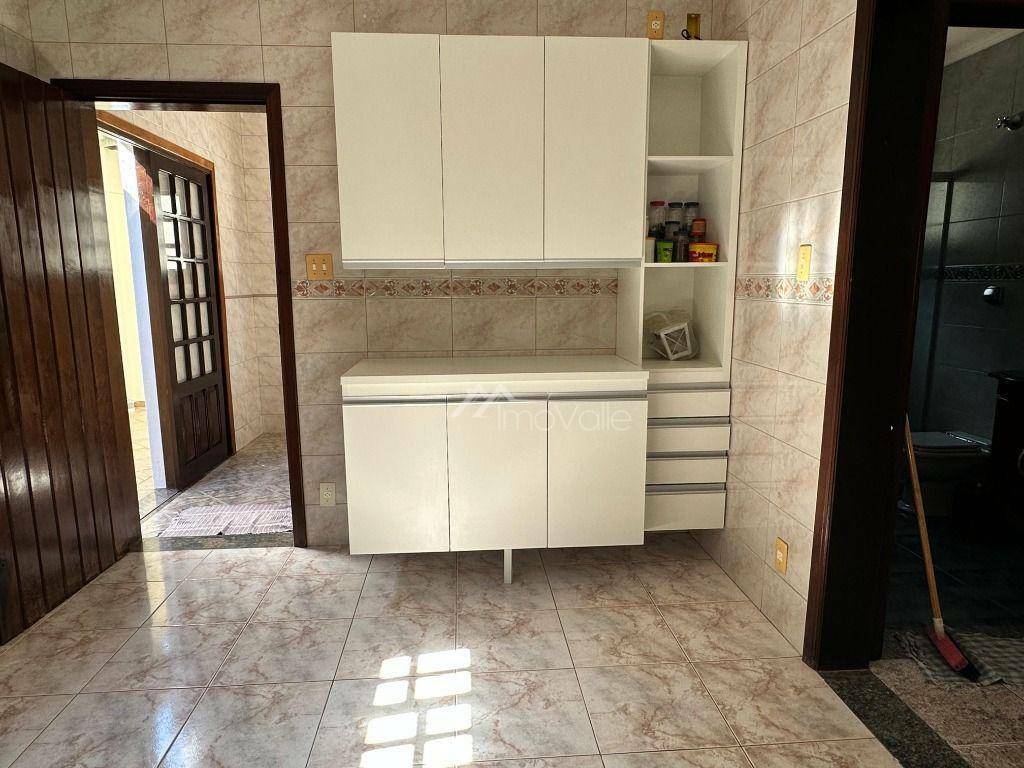 Casa de Condomínio para alugar com 4 quartos, 220m² - Foto 7