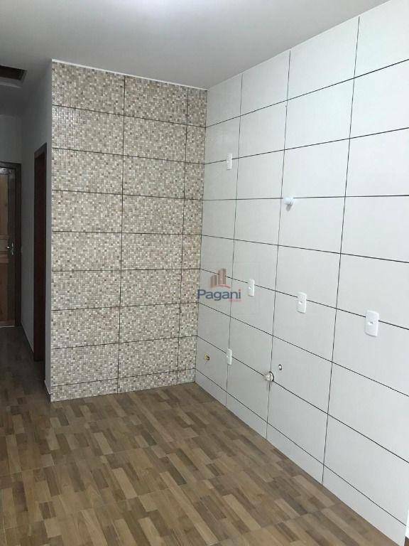 Casa para alugar com 2 quartos, 50m² - Foto 4