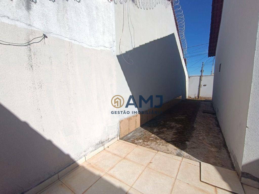 Casa para alugar com 2 quartos, 64m² - Foto 14