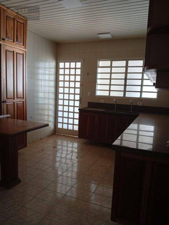 Casa à venda e aluguel com 4 quartos, 275m² - Foto 8