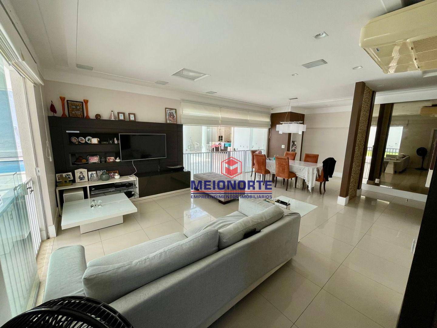 Casa para alugar com 4 quartos, 339m² - Foto 4