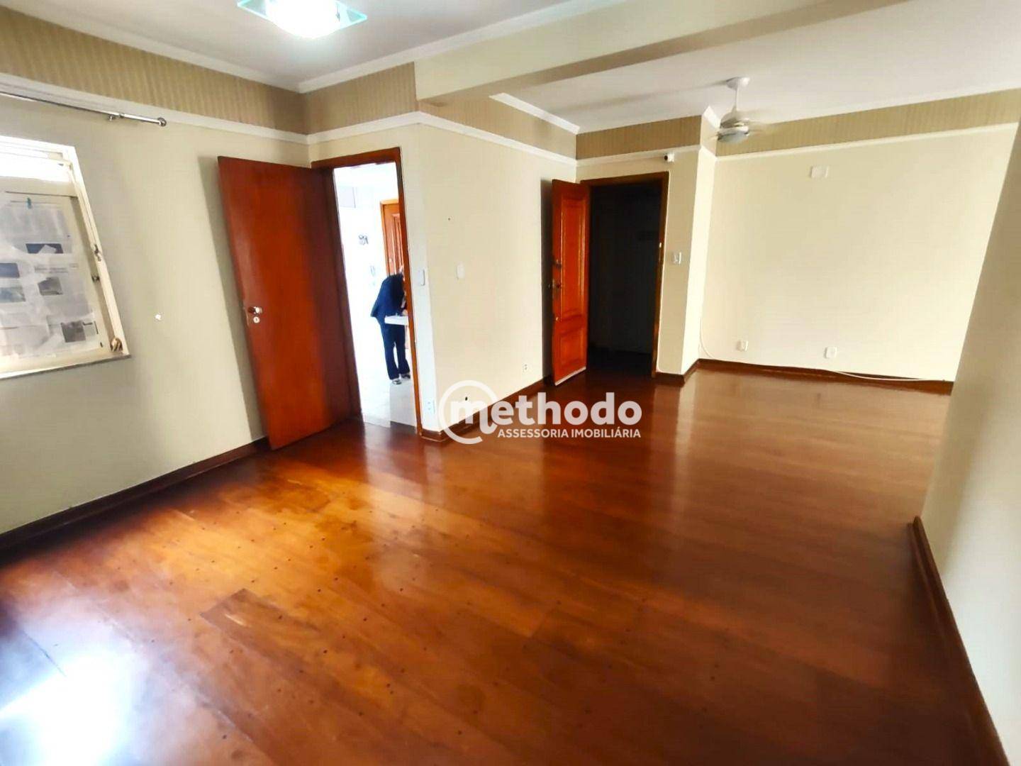 Apartamento à venda com 3 quartos, 137m² - Foto 2