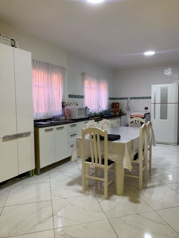 Casa à venda com 2 quartos, 90m² - Foto 1