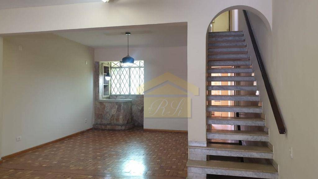 Sobrado à venda com 4 quartos, 180m² - Foto 1