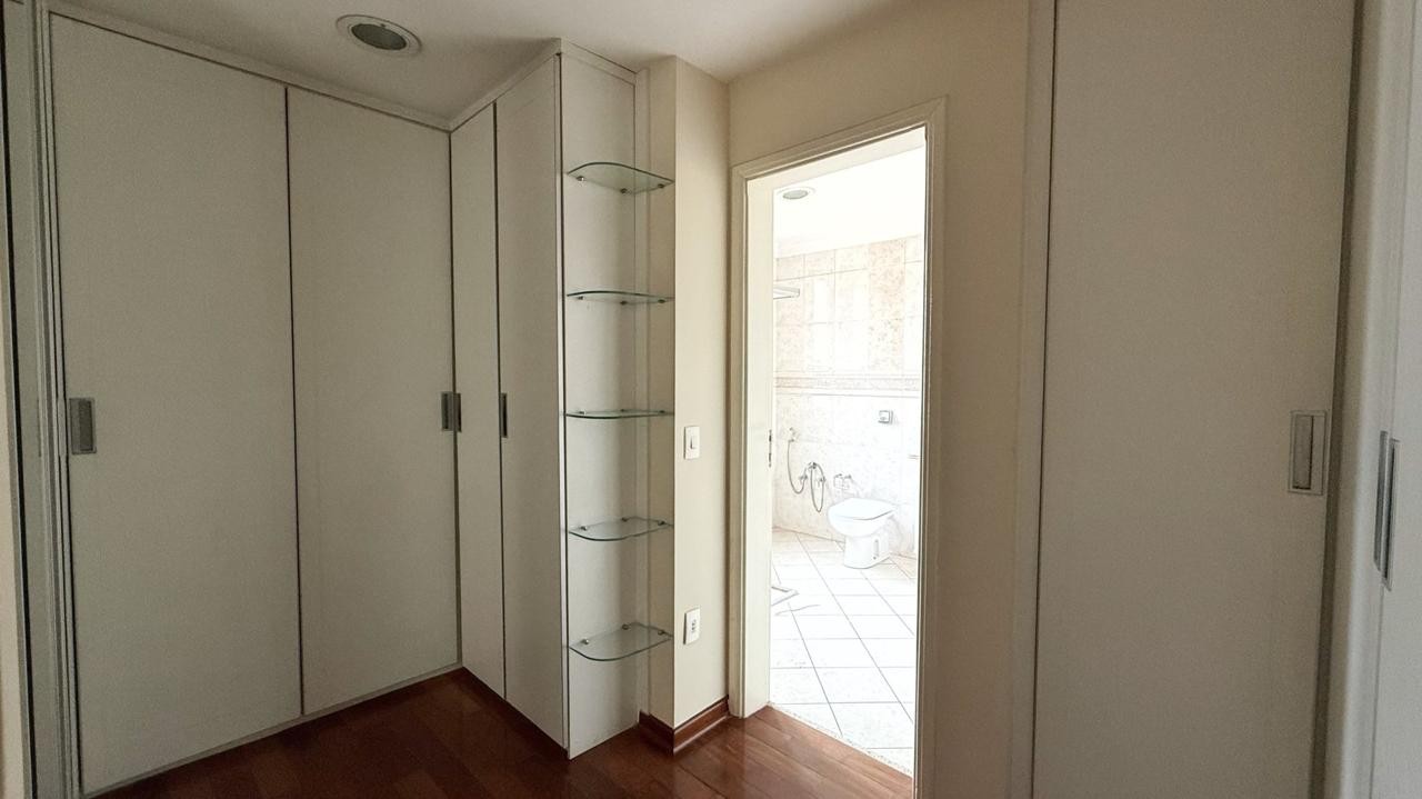 Casa para alugar com 3 quartos, 357m² - Foto 8