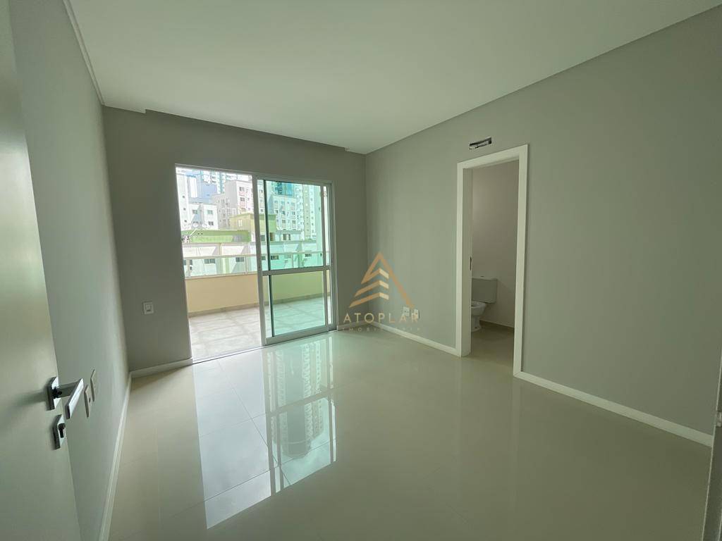 Apartamento à venda com 3 quartos, 159m² - Foto 6