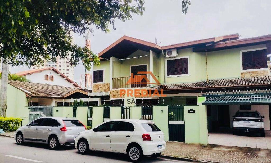 Casa à venda e aluguel com 4 quartos, 320m² - Foto 1