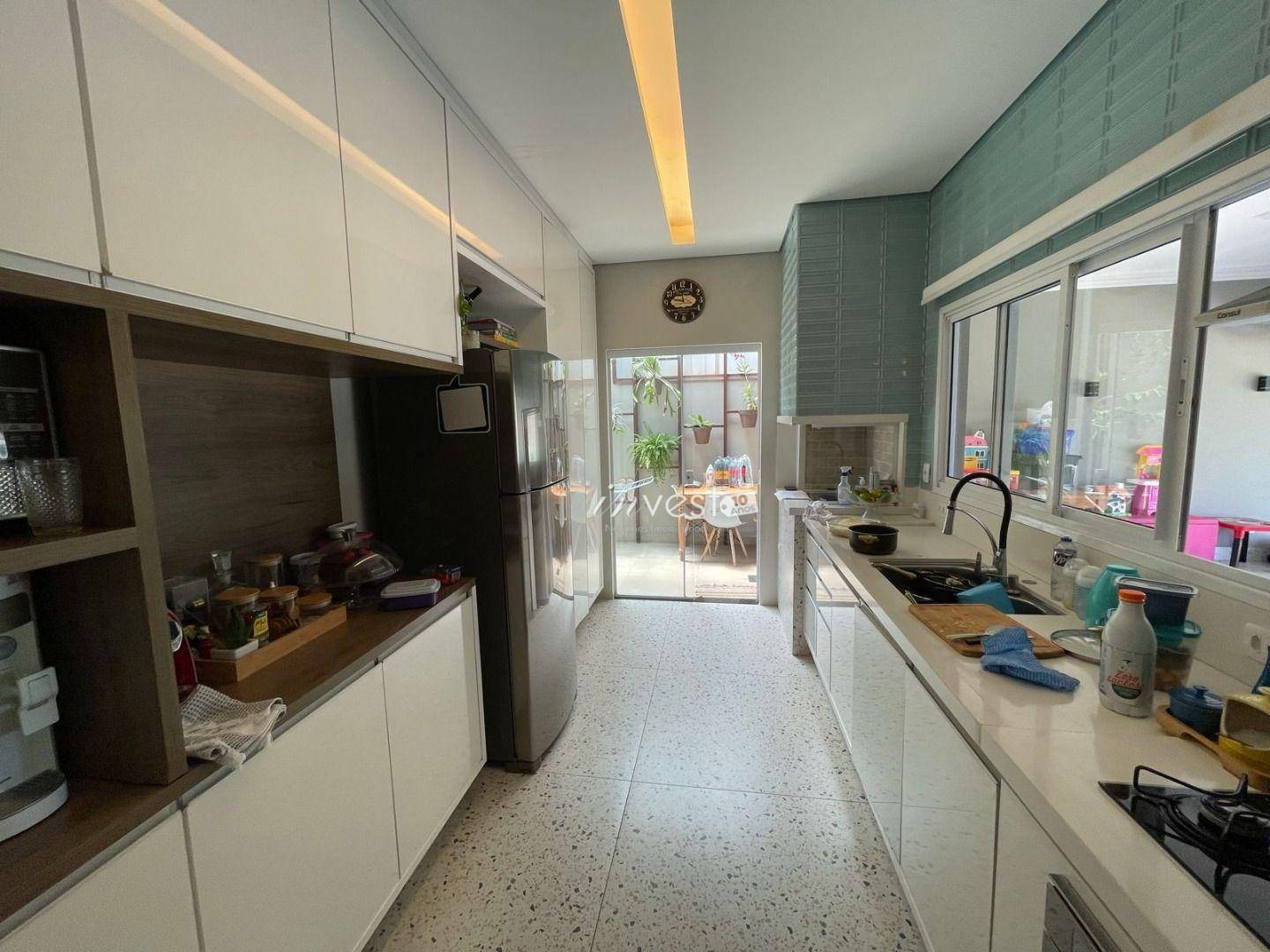 Casa à venda com 3 quartos, 200m² - Foto 2