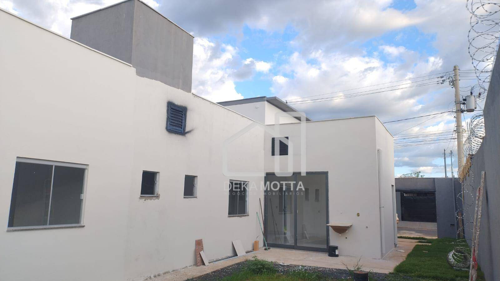 Casa à venda com 2 quartos, 67m² - Foto 2