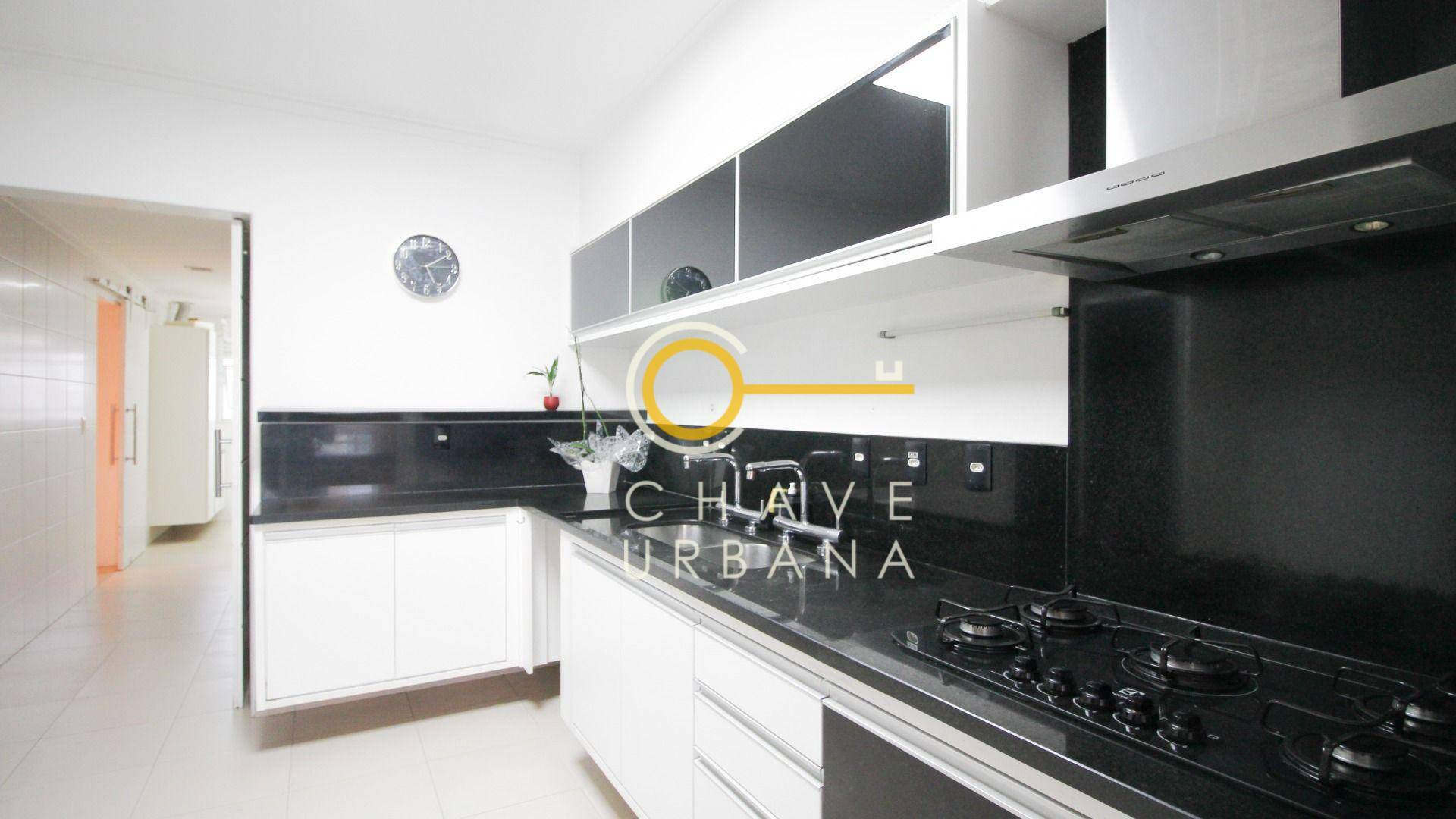 Apartamento à venda com 4 quartos, 234m² - Foto 17