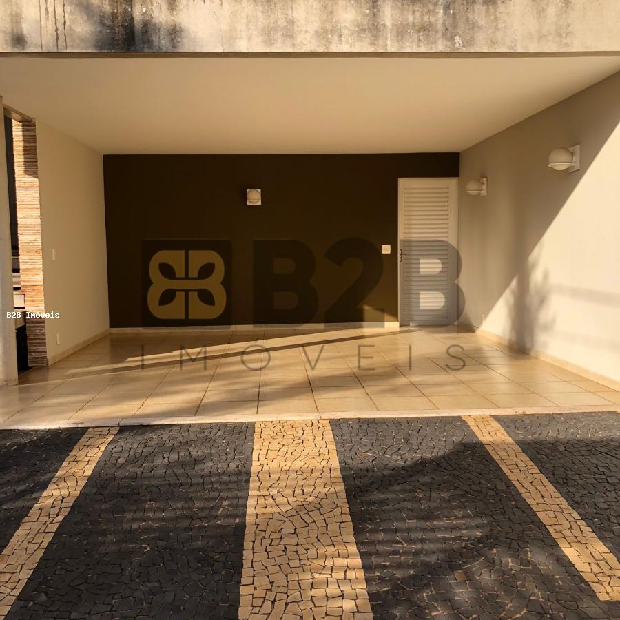 Casa à venda com 3 quartos, 270m² - Foto 1