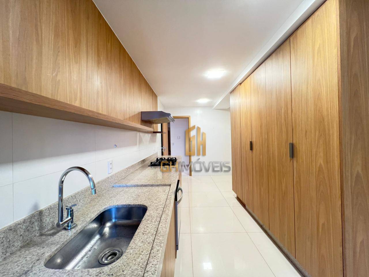 Apartamento à venda com 4 quartos, 221m² - Foto 6