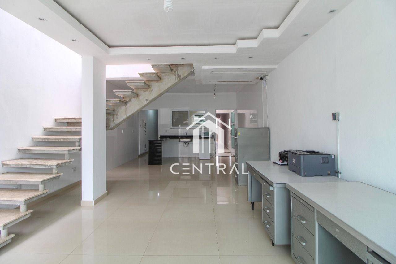 Casa à venda com 3 quartos, 250m² - Foto 1