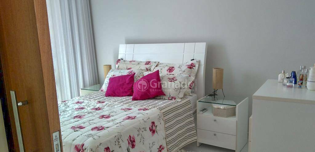 Apartamento à venda com 2 quartos, 72m² - Foto 2