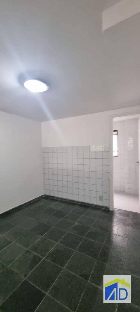 Apartamento para alugar com 1 quarto, 45m² - Foto 12