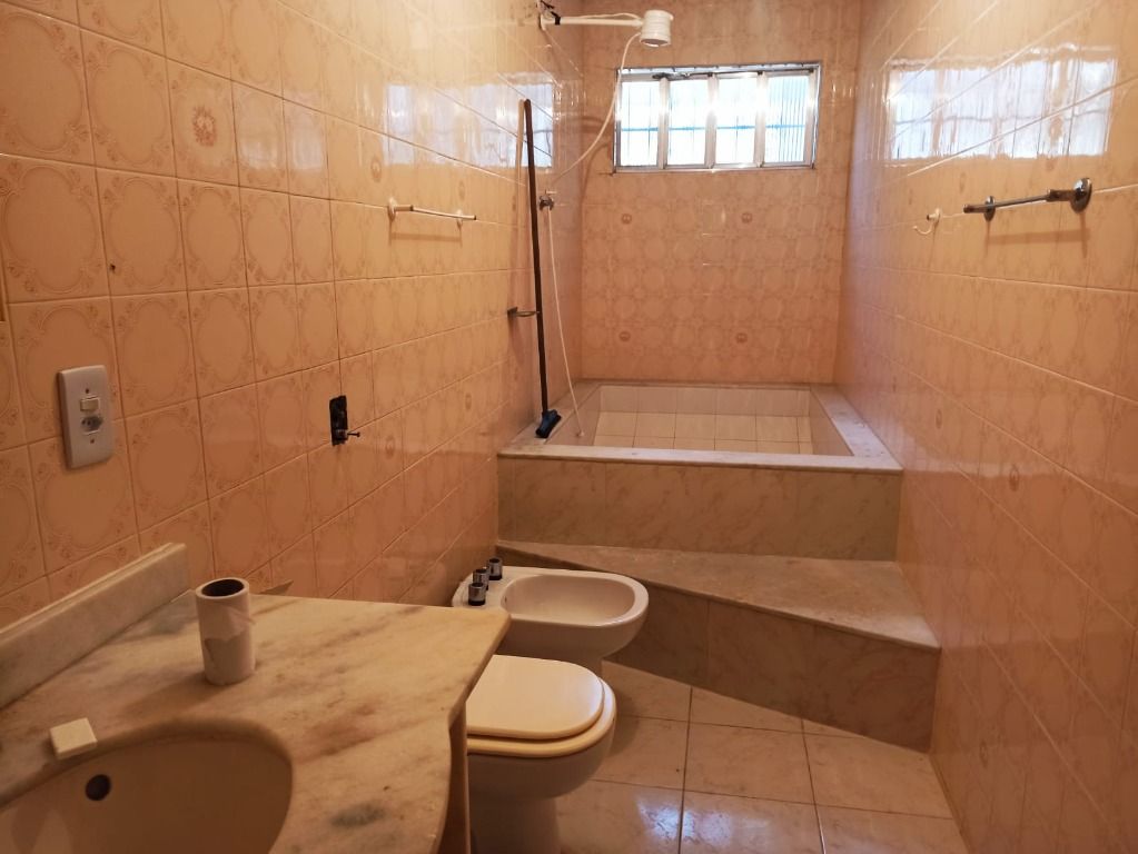 Casa à venda com 6 quartos, 300m² - Foto 15