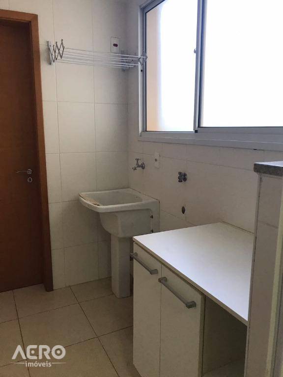 Apartamento para alugar com 3 quartos, 86m² - Foto 12
