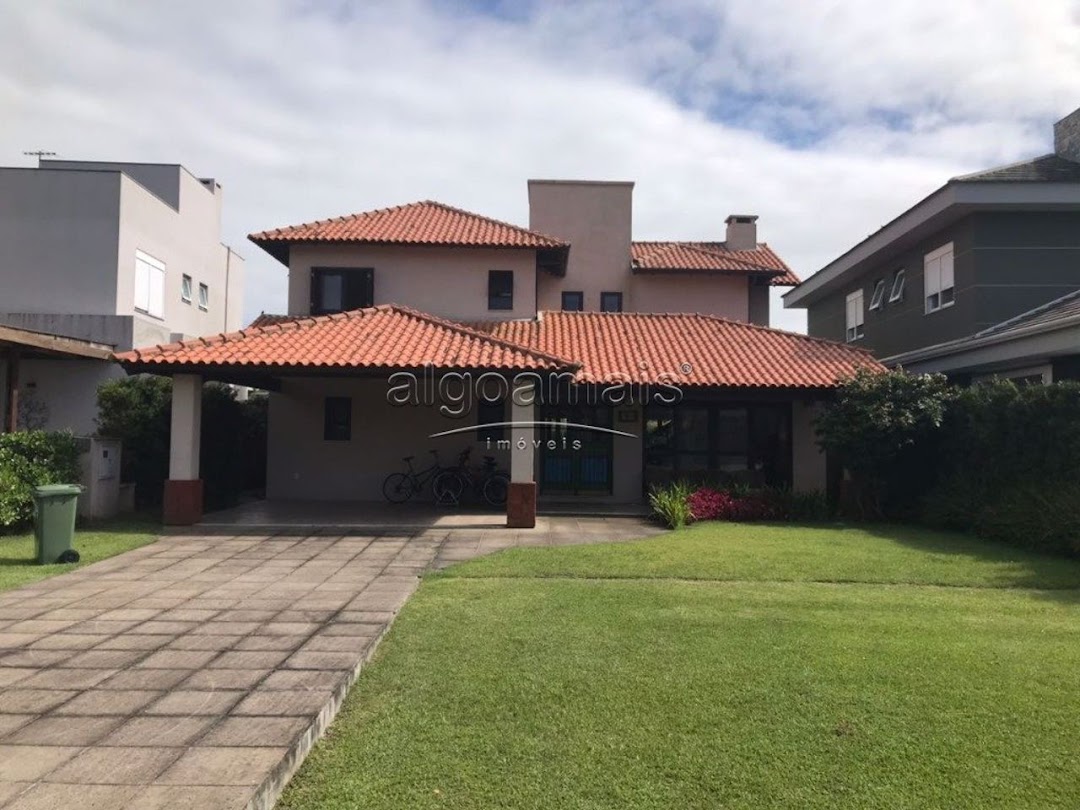 Casa de Condomínio à venda com 4 quartos, 347m² - Foto 1