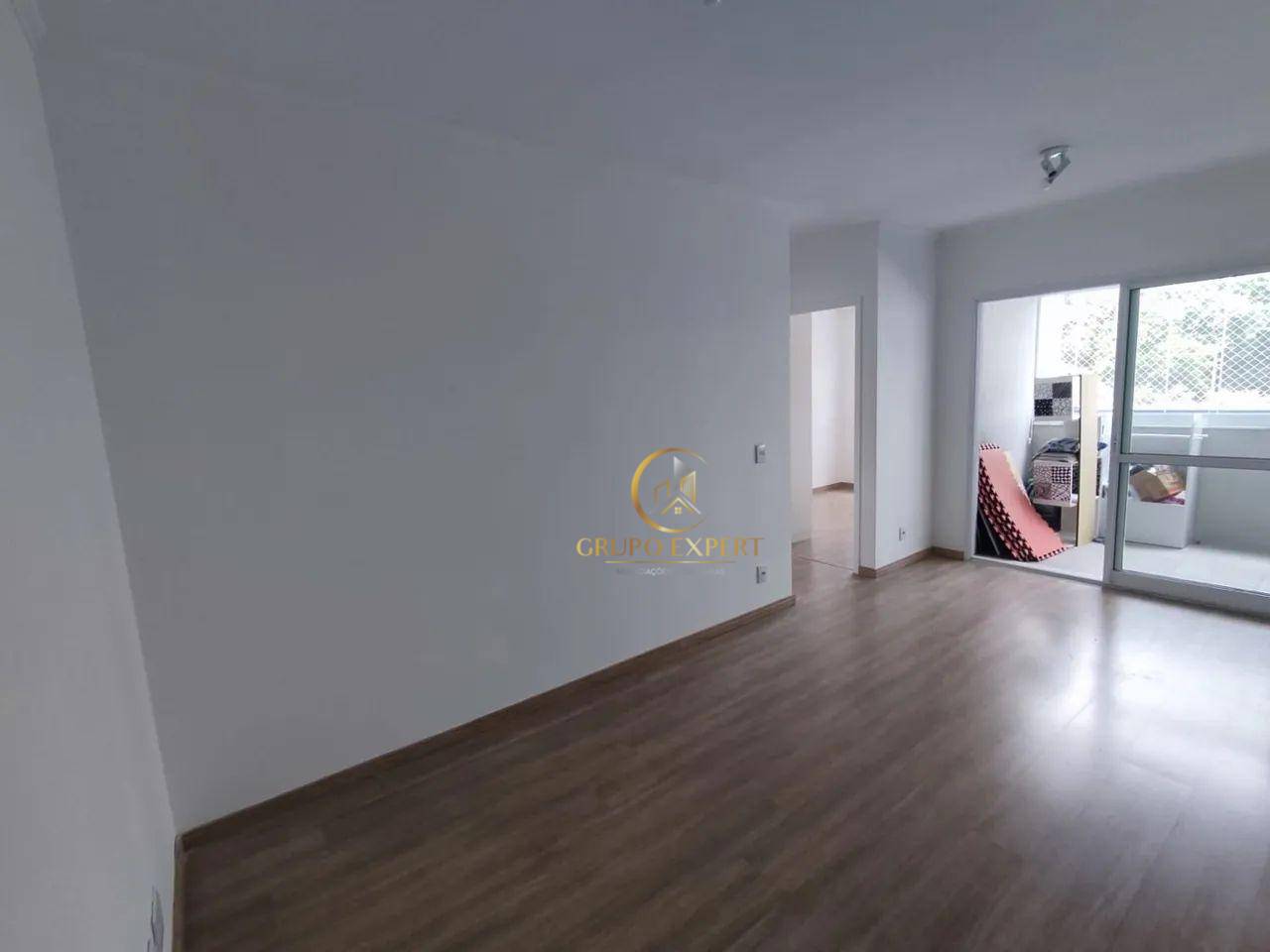 Apartamento à venda com 3 quartos, 75m² - Foto 2