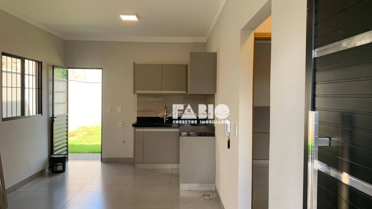 Casa à venda com 2 quartos, 55m² - Foto 1